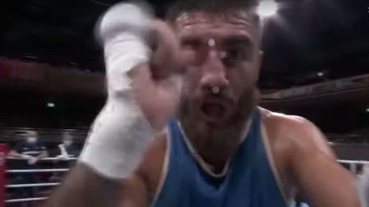 Zdjęcie okładkowe artykułu: YouTube / Eurosport / Mourad Aliev uderza w kamerę po przegranej walce przez dyskwalifikację