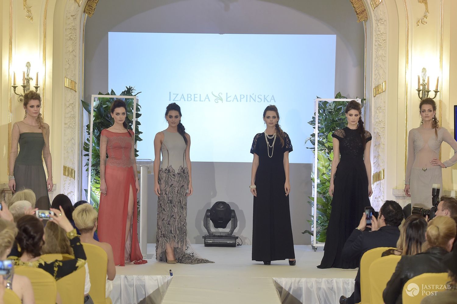 Pokaz kolekcji Izabeli Łapińskiej na gali SPA Prestige Awards 2016 (fot. AKPA)