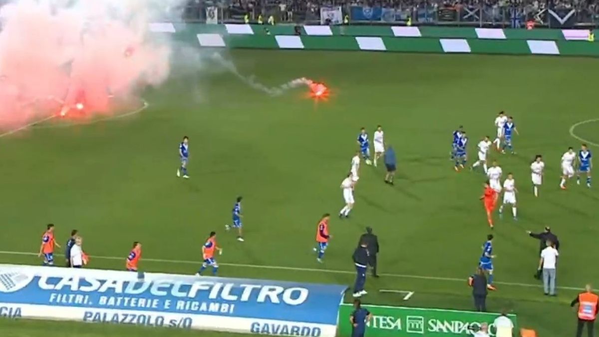 Zdjęcie okładkowe artykułu: Twitter / DAZN / Zamieszki w czasie doliczonym do meczu Brescia - Cosenza