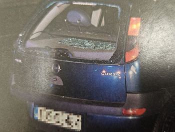 Ostrowiec Świętokrzyski: Auto z wybitą szybą. Za kierownicą pijany kierowca