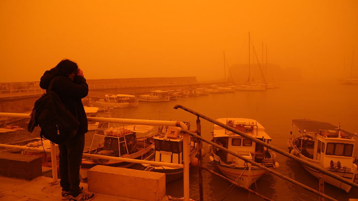 Mieszkańcy Grecji mierzą się z pyłem saharyjskim