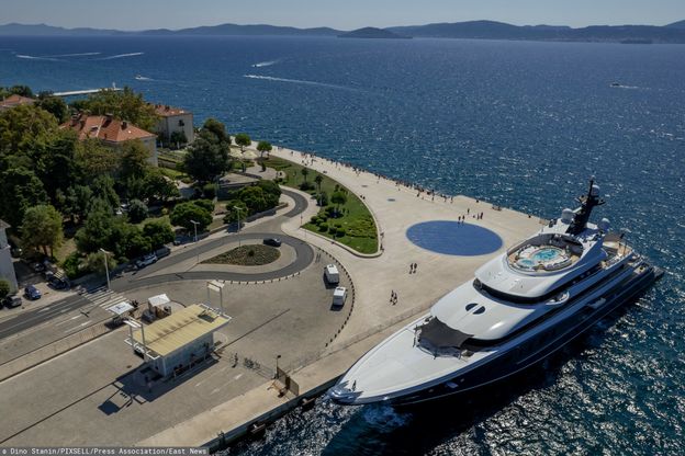 Sebastian Kulczyk zacumował u wybrzeży Chorwacji. Jacht jest wart PONAD PÓŁ MILIARDA ZŁOTYCH (ZDJĘCIA)