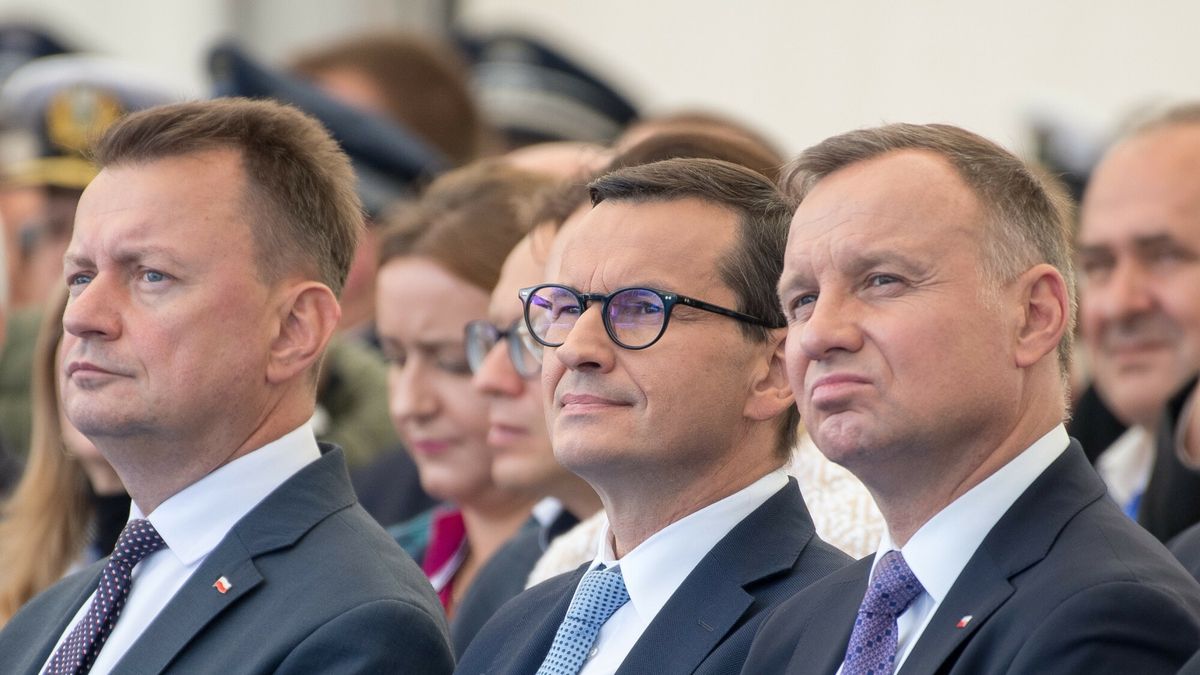 Od lewej: szef MON Mariusz Błaszczak, premier Mateusz Morawiecki i prezydent Andrzej Duda