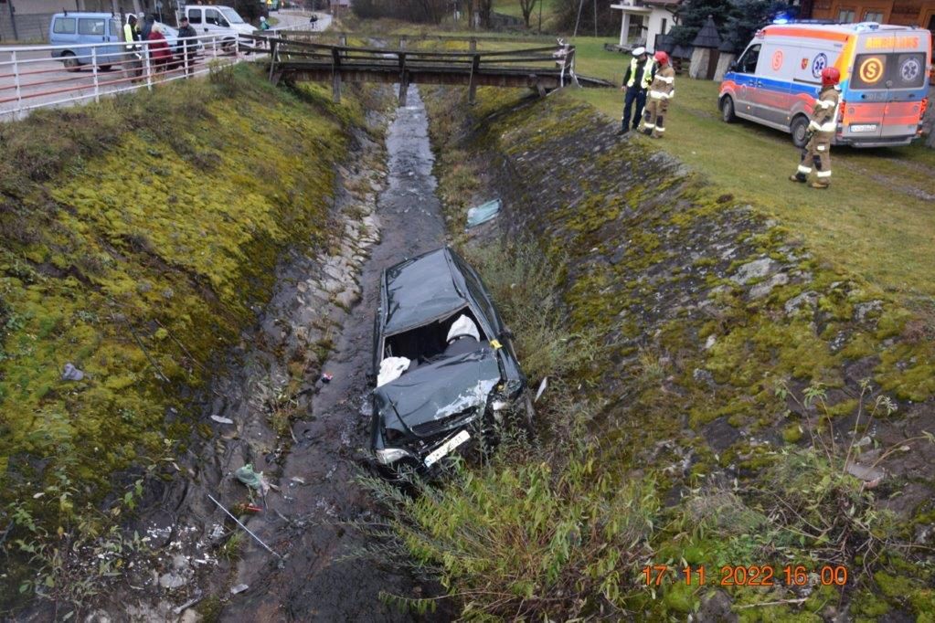 Pijany kierowca wjechał do potoku