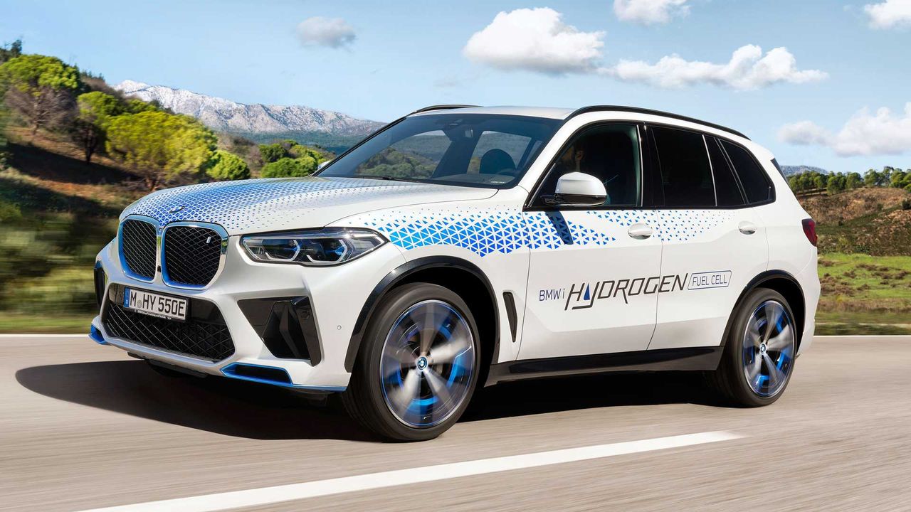 BMW iX5 Hydrogen to X5 na wodór. Z napędem pomogli Japończycy