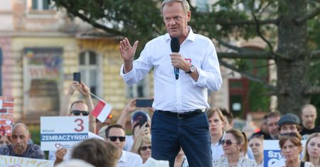 Tusk ufunduje Kaczyńskiemu emeryturę? Prezes PiS zyska na propozycji KO