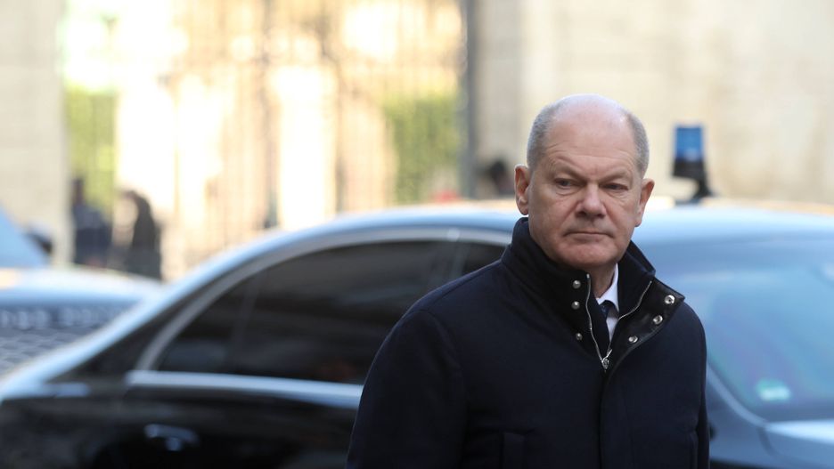 Informal EU leaders' retreat at the Palais d'Egmont in Brussels
epa11872117 German Chancellor Olaf Scholz arrives to attend the EU leaders' informal meeting on European defense at the Palais d'Egmont in Brussels, Belgium, 03 February 2025. The EU leaders gather to discuss how to strengthen European defense capabilities.  EPA/OLIVIER HOSLET 
Dostawca: PAP/EPA.
OLIVIER HOSLET
politicians, EU, meeting, European Council, defense, EU Leaders Meeting, European Defense, EU Politics, EU Summit
