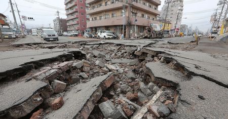 Silne trzęsienie ziemi uderza w północno-wschodnią Japonię. Tysiące ewakuowanych, wstrzymane pociągi, pierwsze doniesienia o rannych