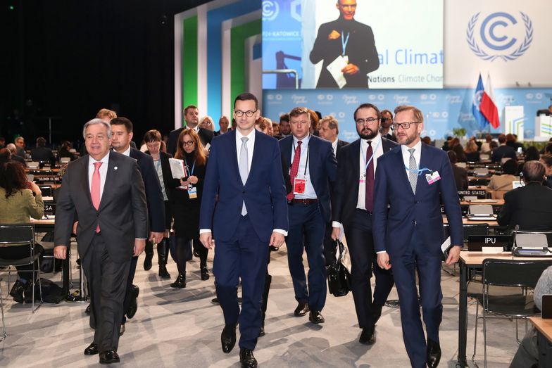 Premier Mateusz Morawiecki i sekretarz generalny ONZ Antonio Guterres (po lewej) podczas drugiego dnia COP24.
