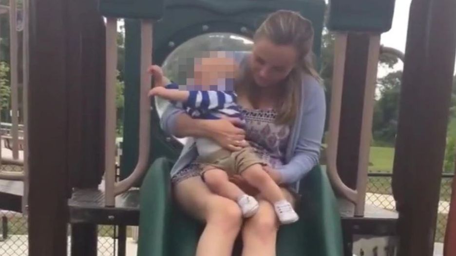 Jej synek złamał nogę podczas wspólnej zabawy. Teraz apeluje do rodziców: "Nie róbcie tego"