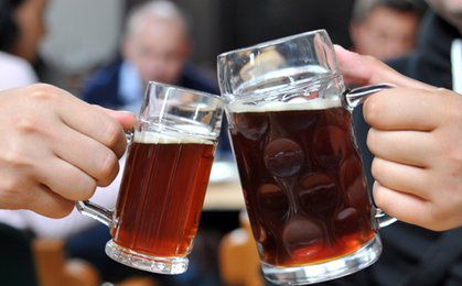 Piwo ulubionym alkoholem Polaków. Wydają na nie co drugą złotówkę