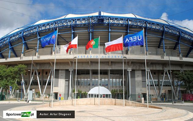 Oficjalne mecze międzynarodowe reprezentacja Gibraltaru rozgrywa na stadionie w portugalskim mieście Faro