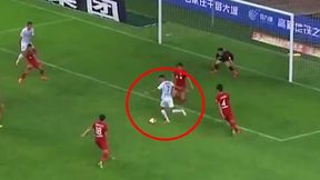 #dziejesiewsporcie: niesamowity gol w lidze chińskiej. Pokonał bramkarza "krzyżakiem"!