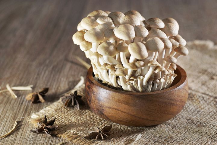 Grzyby shimeji to grzyby jadalne, pochodzące z Azji Wschodniej.