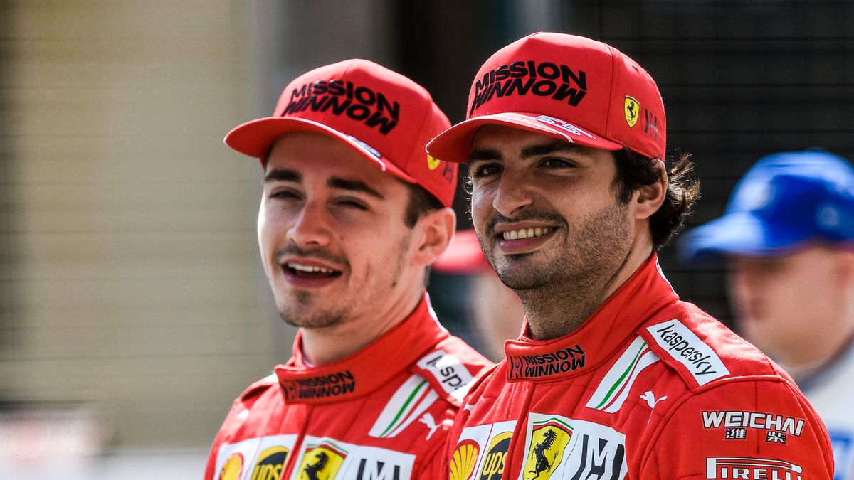 Charles Leclerc (po lewej) i Carlos Sainz