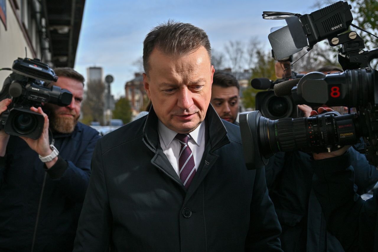 "Brak wychowania". Błaszczak o relacji PiS z Konfederacją