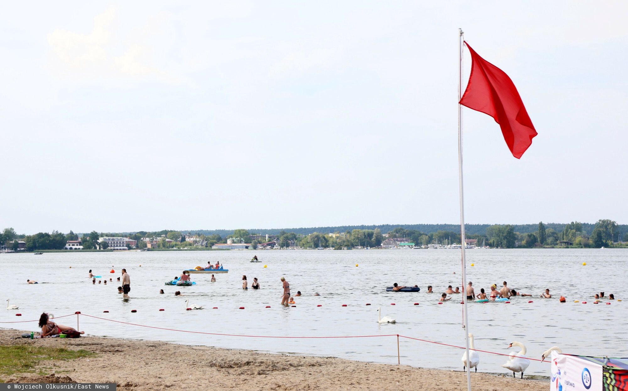 Na niektórych kąpieliskach wywieszono czerwone flagi