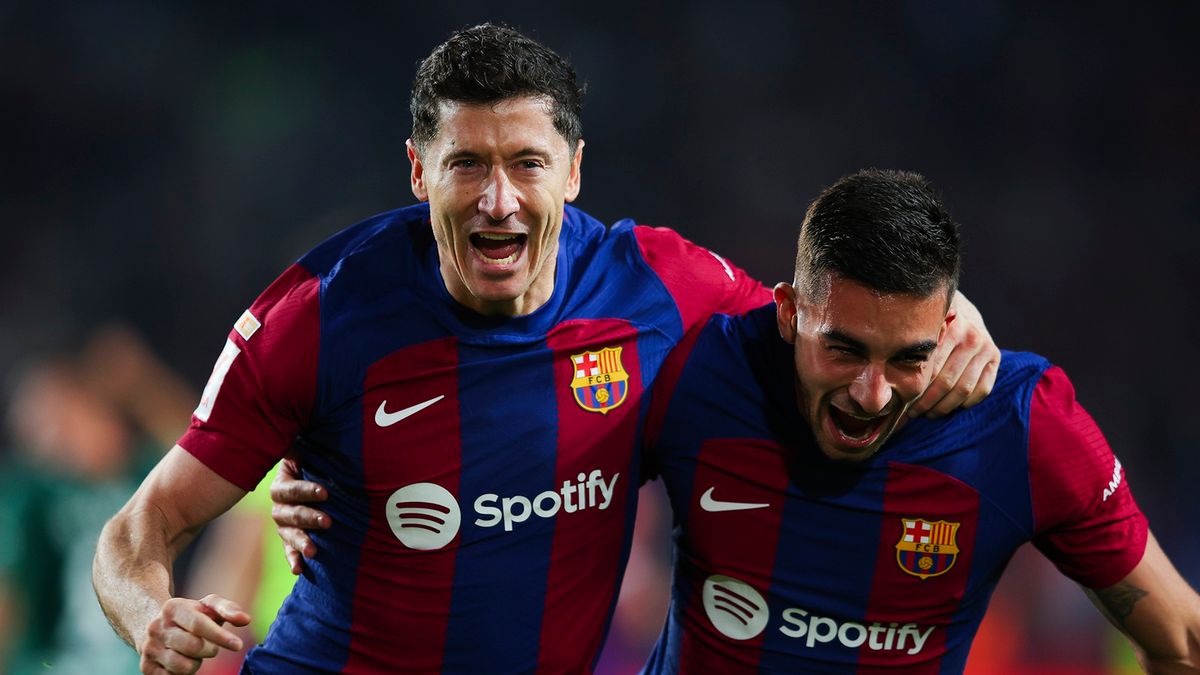 Getty Images / Eric Alonso / Na zdjęciu: Robert Lewandowski i Ferran Torres