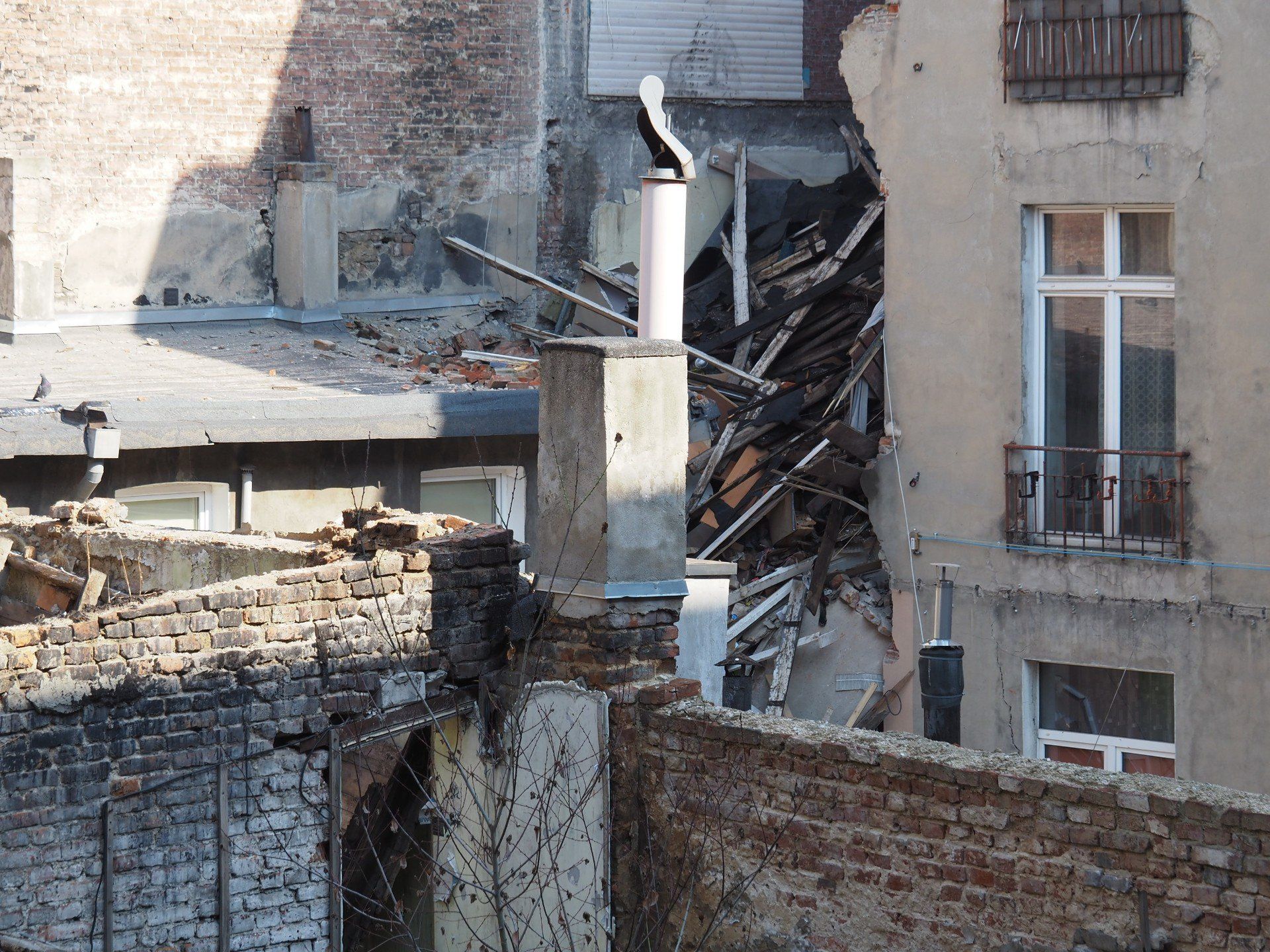 Kamienica przy 1 Maja 21 zaraz po zawaleniu się jej części 4 września 2024 roku