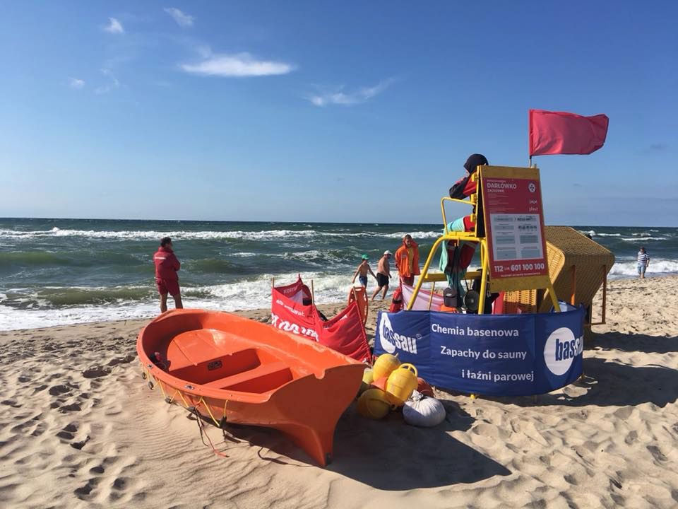 Na plaży w Darłówku mówi się teraz tylko o tragedii. "Nie podchodź do wody"