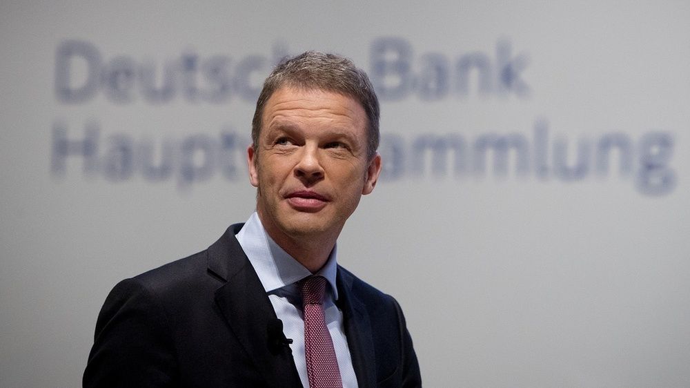 Nowy prezes Christian Sewing stoi przed trudnym zadaniem postawienia banku na nogi.