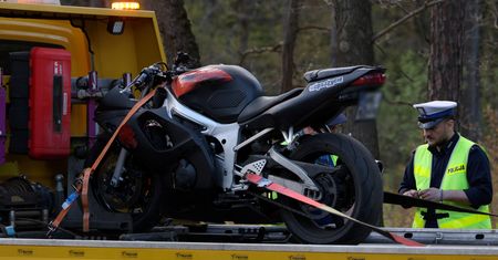Tragiczny wypadek w stolicy. Motocyklista nie żyje