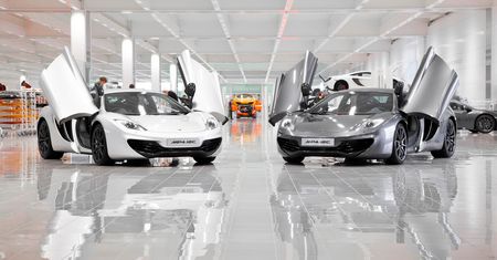 McLaren Production Centre od środka - tu powstają drogowe McLareny