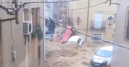 Czerwony alarm w Tarragonie. Ulewne deszcze paraliżują południe Katalonii