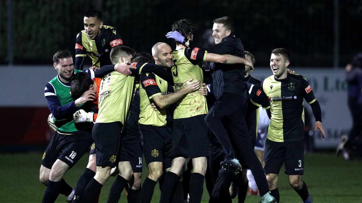 Radość piłkarzy AFC Marine