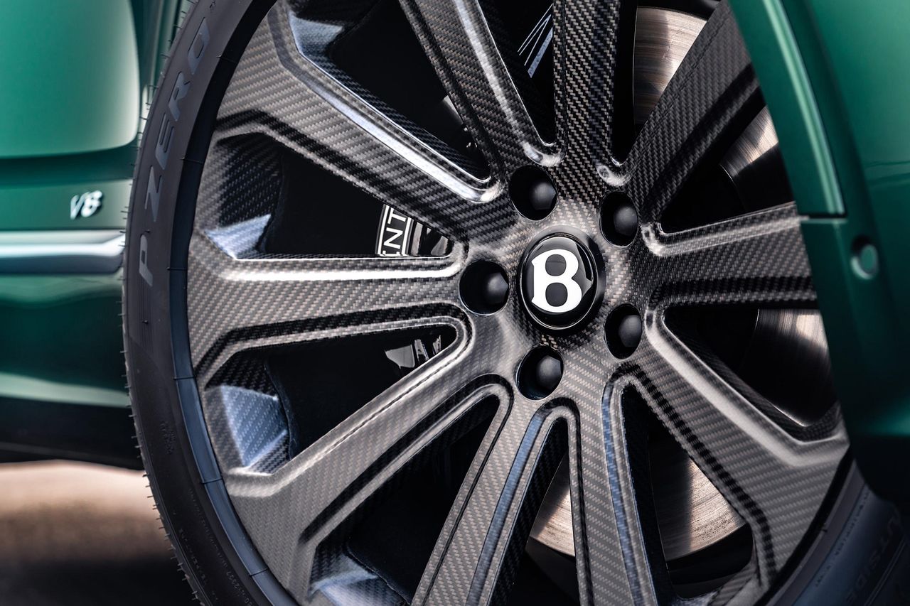 Bentley stworzył największe na świecie felgi z włókna węglowego. Kupisz je do Bentaygi