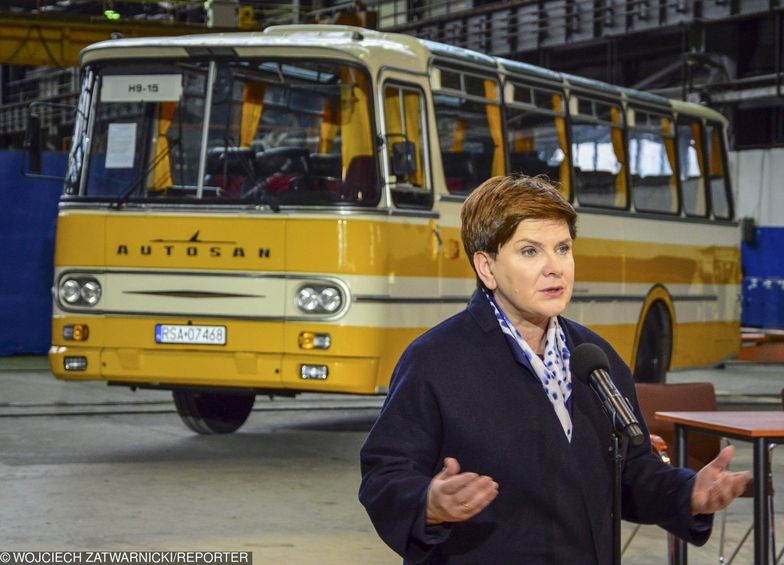 - Jestem zbulwersowana tym, co się stało. Ale przede wszystkim oczekuję wyjaśnień - mówi premier Szydło.