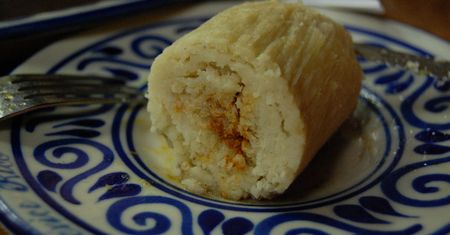 Tamal z nadzieniem z wieprzowiny