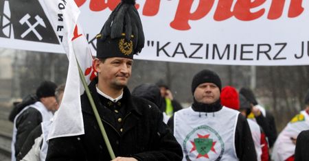 Protesty górników. Związkowcy zablokowali tory w Katowicach