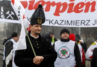 Protesty górników. Związkowcy zablokowali tory w Katowicach