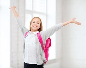 Mała elegantka – jak ubrać dziewczynkę na pierwszy dzień szkoły