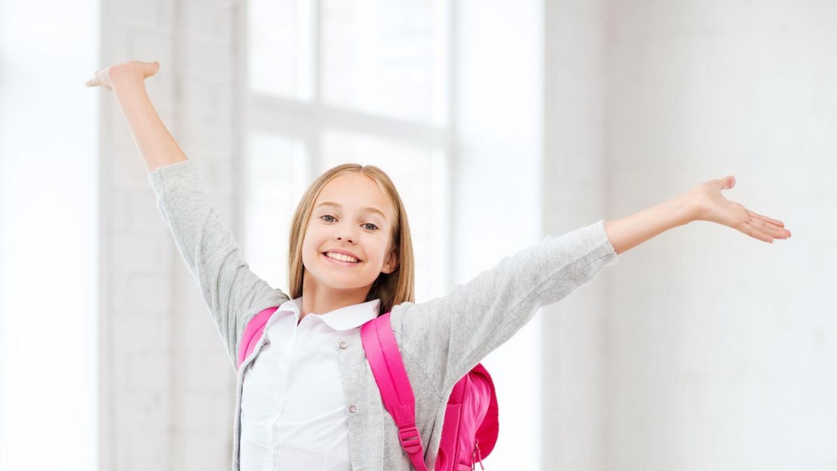 Mała elegantka może ubrać się na rozpoczęcie roku szkolnego w przeróżne stroje