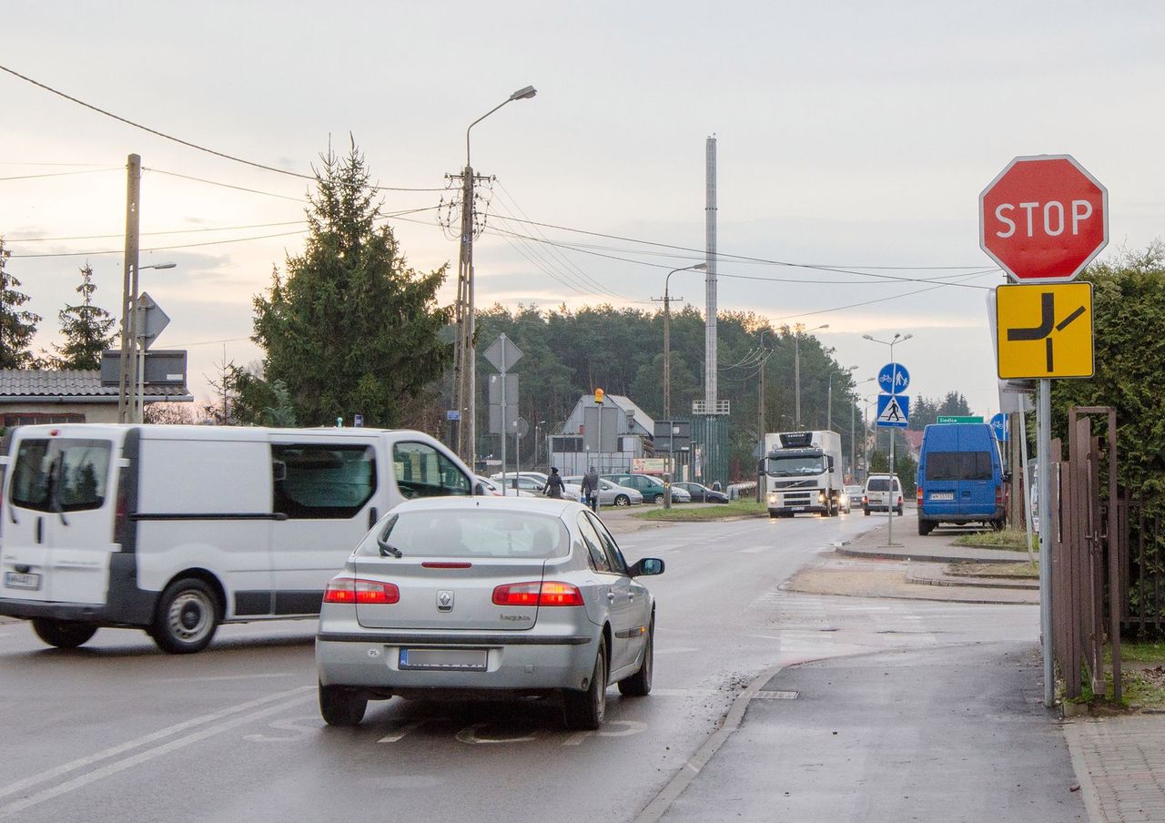 Jak używać kierunkowskazu: rondo, pierwszeństwo łamane, wyprzedzanie