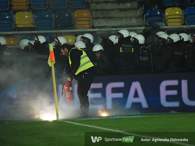 Policja na wniosek organizatora meczu musiała pojawić na płycie boiska