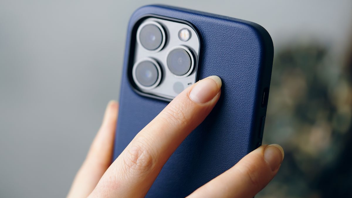 Na tył smartfona najchętniej wybieramy plastikową obudowę