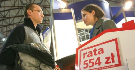 Zarobki w stolicy niskie w porównaniu do cen mieszkań. Najłatwiej skredytować własne "M" na Śląsku
