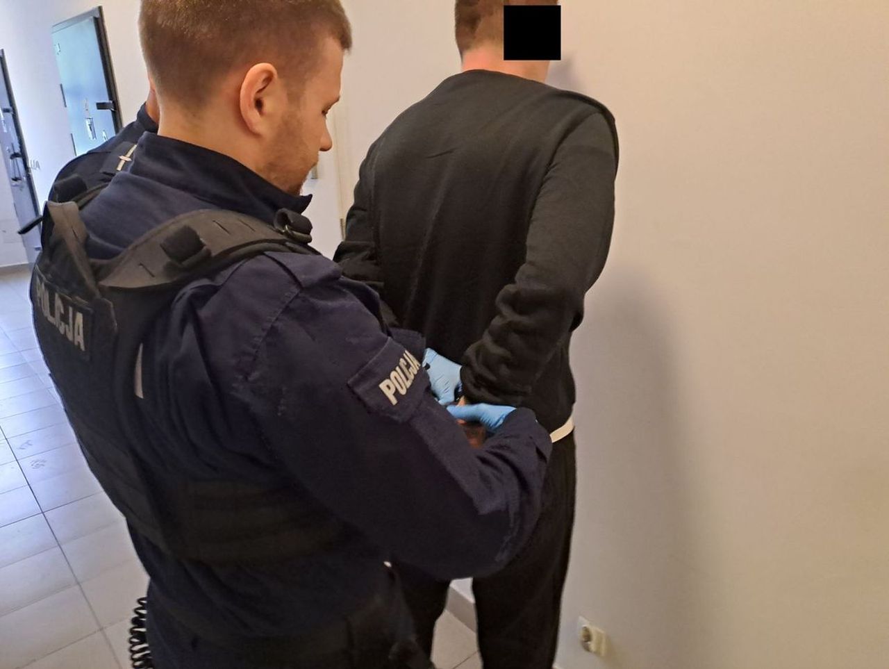 Znęcał się nad rodziną. Podczas interwencji uderzył policjanta