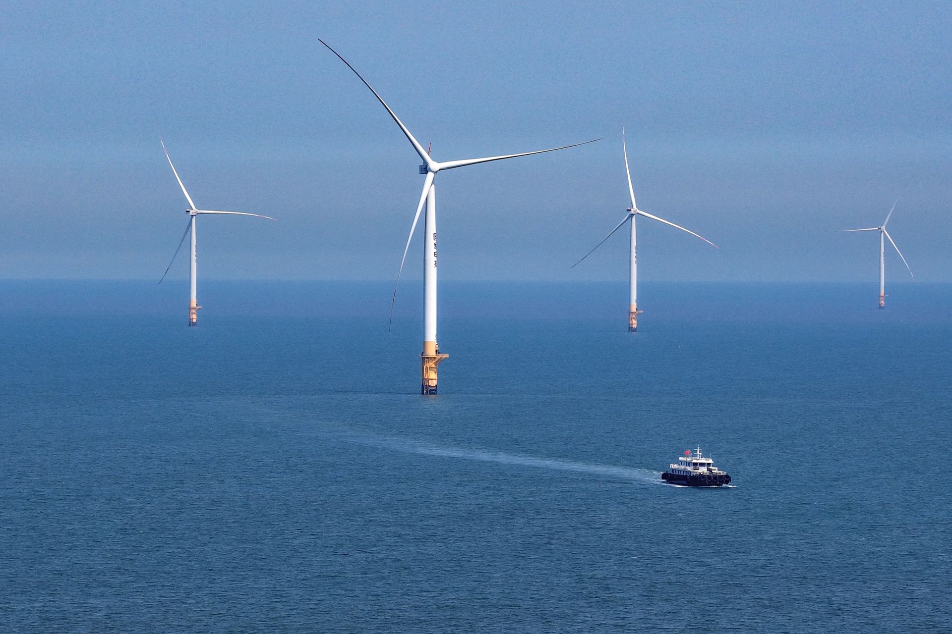 Pierwsza na świecie pływająca turbina TLP. Chiński kolos ma moc 16 MW
