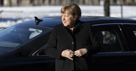 Wypadek w Wuhanie doprowadził do pandemii? Merkel miała o tym wiedzieć