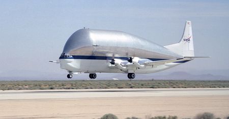 Aero Spacelines Super Guppy – samolot, który zabrał ludzi na Księżyc. Dwa razy