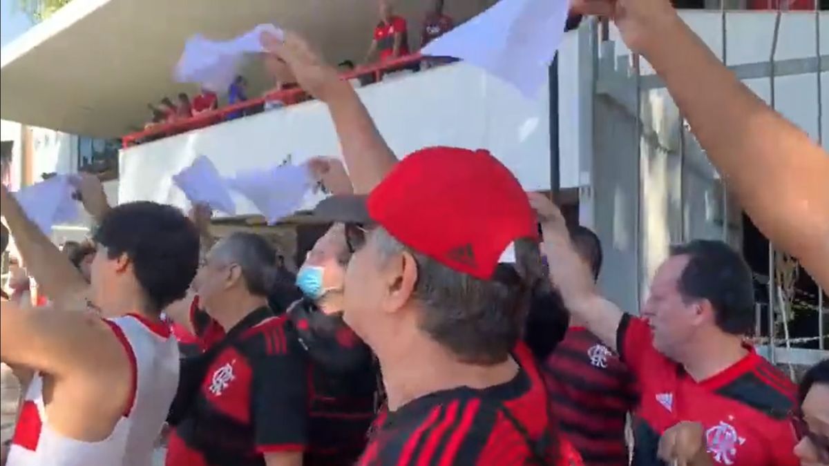 Zdjęcie okładkowe artykułu: Twitter /  / Na zdjęciu: protest kibiców Flamengo przeciwko Paulo Sousie