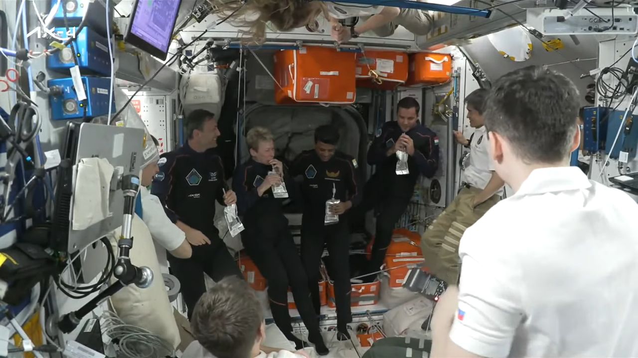 Ciepłe powitanie astronautów na ISS. Internauci zastanawiają się, co pili