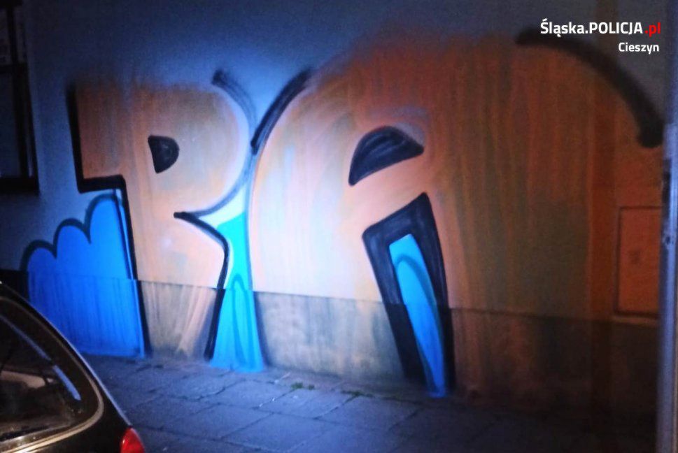 Cieszyn. Dwóch 29-latków została złapanych na malowaniu graffiti