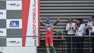 Alex Karkosik na podium Formuły 3 w Belgii