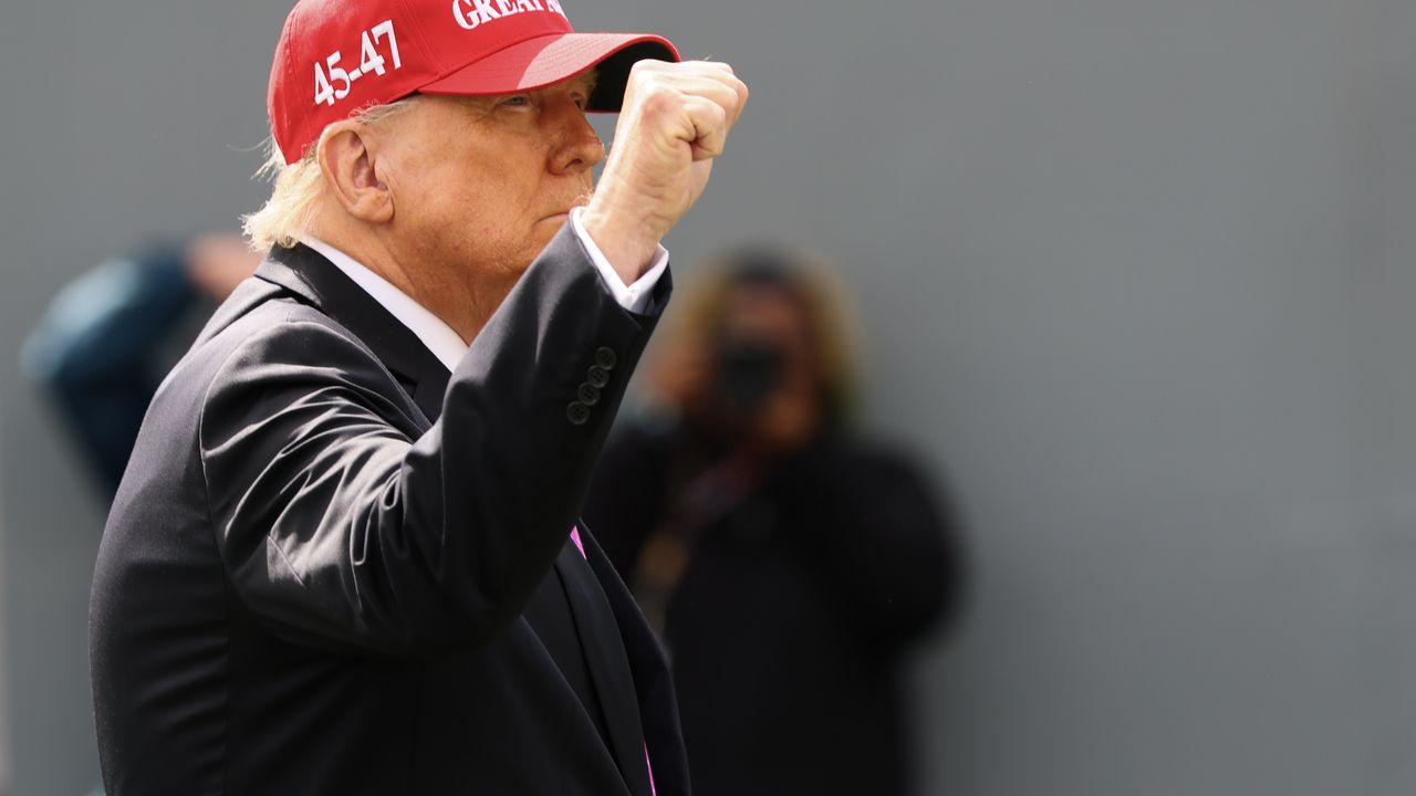 "Nagły zwrot". Czarna wizja po rozmowie Trumpa z Putinem. Foreman: postanowił ratować własną skórę