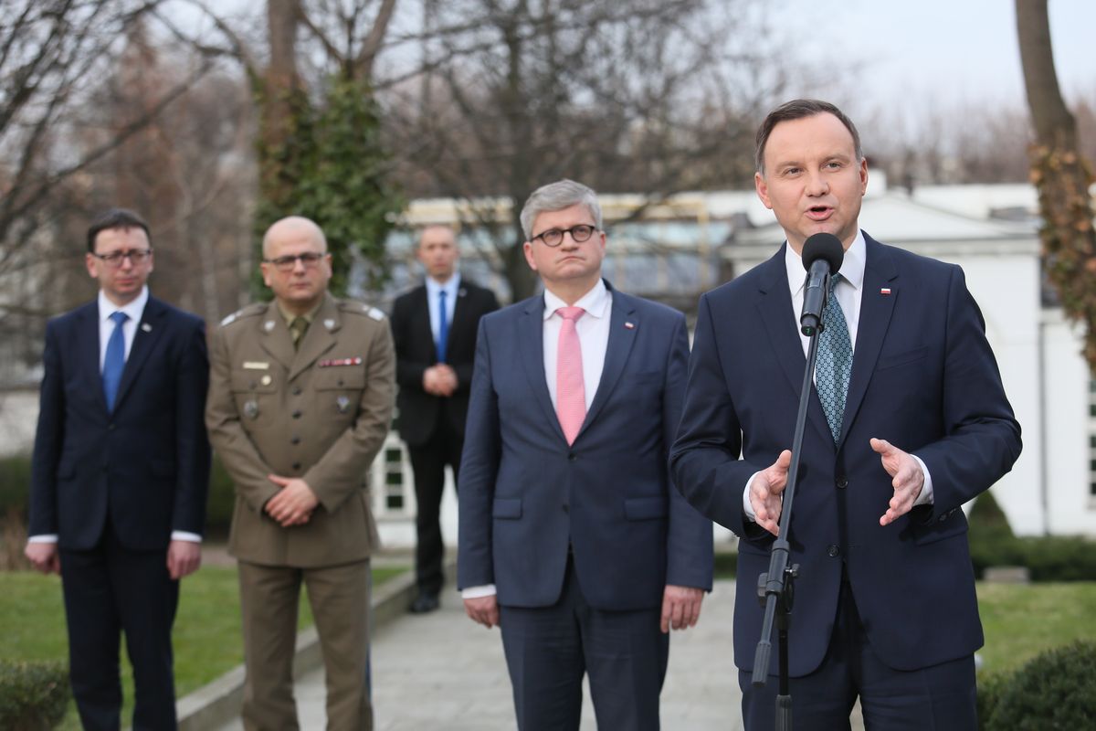 Opozycja: Prezydent Duda boi się ministra Macierewicza